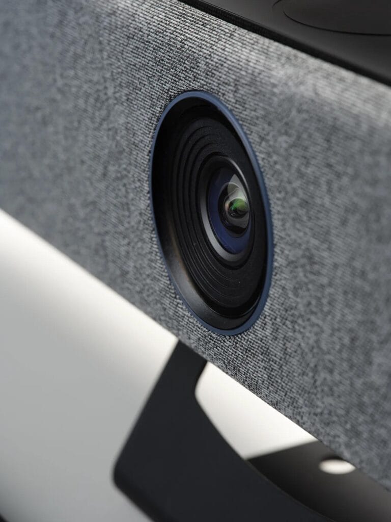 Barco ClickShare Bar Core Algerie Detail Camera YouShop 4 Barco ClickShare Bar Core - Détail caméra 4K UHD champ vision 120 degrés - Algérie YouShop