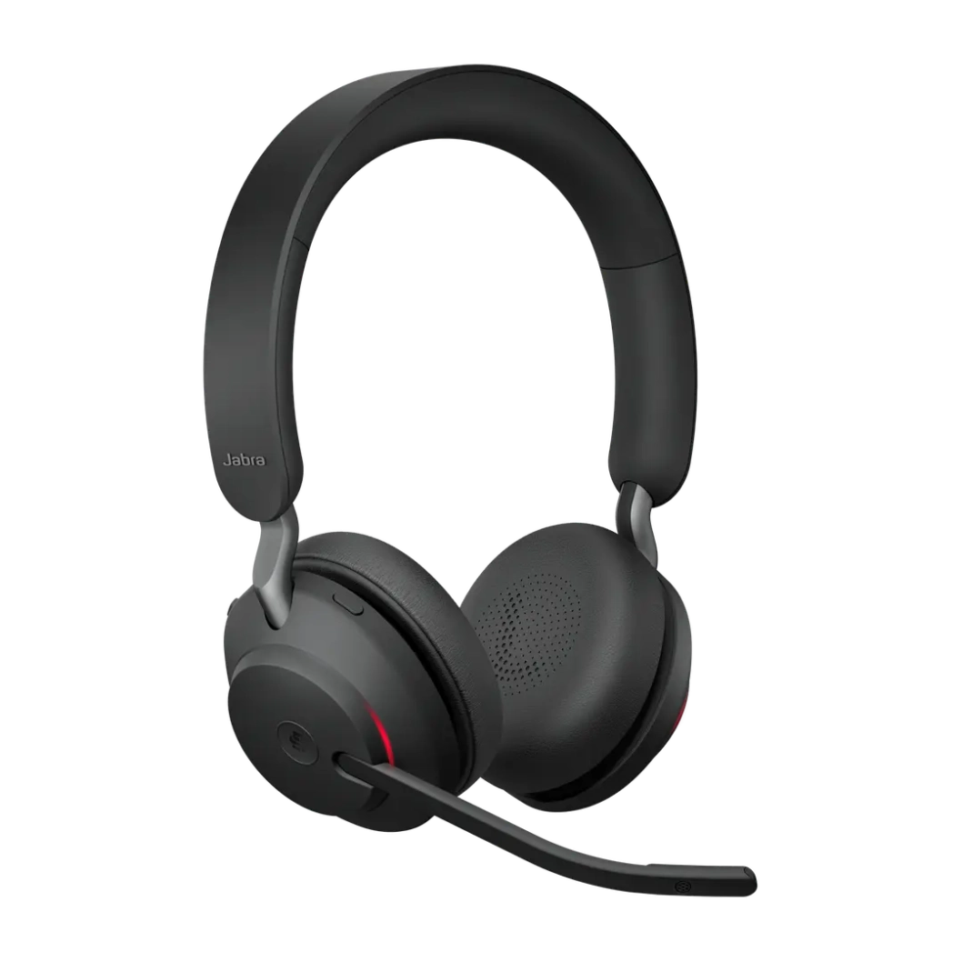 Evolve2 65 Casque Sans Fil Jabra youshop algerie (2) Vue de trois quarts face du casque Jabra Evolve2 65 avec microphone et adaptateur USB