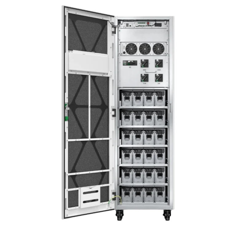 APC Easy UPS 3M 60kVA - Vue intérieure batteries installées APC Easy UPS 3M 60kVA E3MUPS60KHB1, intérieur porte ouverte, 3 strings de batteries 9Ah installées