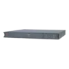 APC Smart-UPS SC 450VA Rack 1U - Vue 3/4 avant gauche APC Smart-UPS SC 450VA SC450RMI1U, format rack 1U gris anthracite, vue 3/4 avant gauche, logo APC rouge, écran SC 450, bouton d'alimentation et voyants LED