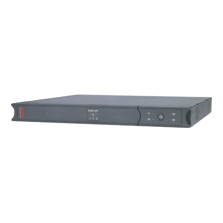 APC Smart-UPS SC 450VA Rack 1U - Vue 3/4 avant gauche APC Smart-UPS SC 450VA SC450RMI1U, format rack 1U gris anthracite, vue 3/4 avant gauche, logo APC rouge, écran SC 450, bouton d'alimentation et voyants LED