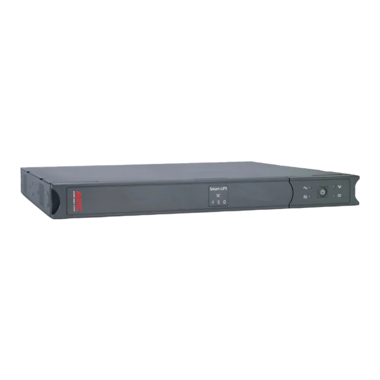 APC Smart-UPS SC 450VA Rack 1U - Vue 3/4 avant droite APC Smart-UPS SC 450VA SC450RMI1U, format rack 1U gris anthracite, vue 3/4 avant droite, logo APC rouge, Smart-UPS SC 450 visible sur façade