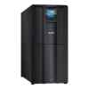 APC Smart-UPS C 3000VA - Vue 3/4 avant gauche APC Smart-UPS C 3000VA SMC3000I tour noire, vue 3/4 avant gauche, écran LCD bleu affichant 230V, logo APC, deux modules empilés (électronique haut + batteries bas)