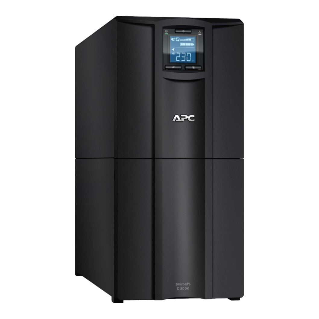 APC Smart-UPS C 3000VA - Vue 3/4 avant gauche APC Smart-UPS C 3000VA SMC3000I tour noire, vue 3/4 avant gauche, écran LCD bleu affichant 230V, logo APC, deux modules empilés (électronique haut + batteries bas)
